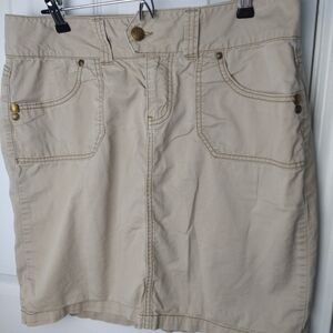 $ 𝅺L.A. Blues tan pocket skirt slit back. Size 10